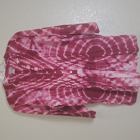 Chico's Tie Dye Tunic Top Size 1P US 8/10 Petite Deep Cherry Tie Dye Pintuck - Picture 1 of 5